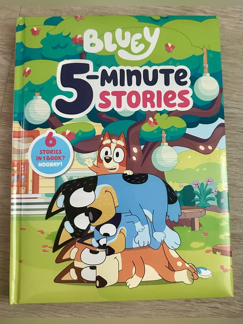 BLUEY Bundle - Hardcover Book, 5-Minute Stories AND 9 Bluey plastic figures